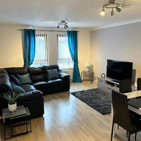 Spacious, Modern 3 Bedroom Luxury Flat In Centre Location บรอธตีเฟอร์รี ภายนอก รูปภาพ